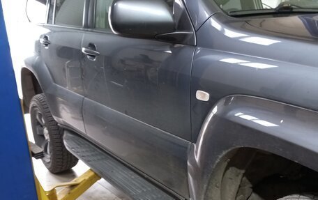 Toyota Land Cruiser Prado 120 рестайлинг, 2005 год, 1 600 000 рублей, 26 фотография