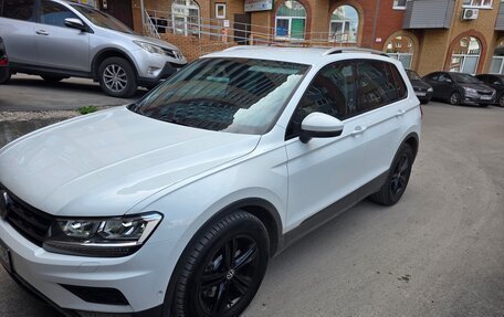 Volkswagen Tiguan II, 2018 год, 2 850 000 рублей, 1 фотография