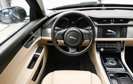 Jaguar XF II, 2018 год, 2 040 000 рублей, 9 фотография