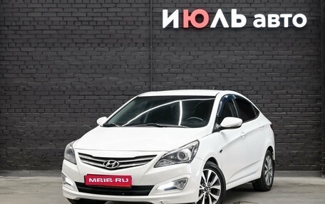 Hyundai Solaris II рестайлинг, 2015 год, 1 000 000 рублей, 1 фотография