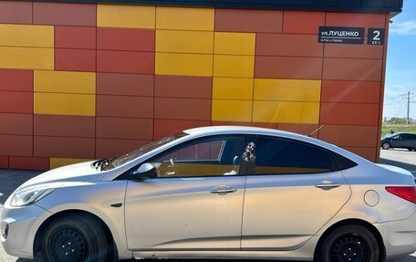 Hyundai Solaris II рестайлинг, 2011 год, 800 000 рублей, 4 фотография