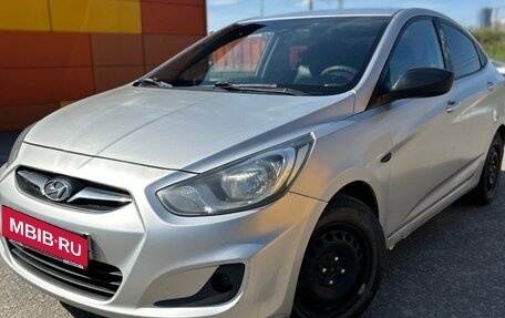 Hyundai Solaris II рестайлинг, 2011 год, 800 000 рублей, 3 фотография