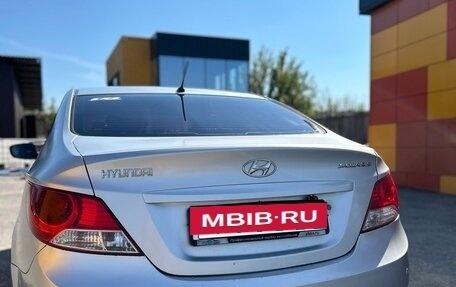 Hyundai Solaris II рестайлинг, 2011 год, 800 000 рублей, 6 фотография