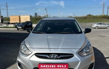 Hyundai Solaris II рестайлинг, 2011 год, 800 000 рублей, 2 фотография