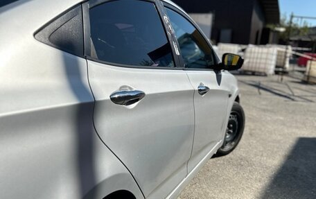 Hyundai Solaris II рестайлинг, 2011 год, 800 000 рублей, 9 фотография