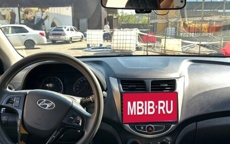 Hyundai Solaris II рестайлинг, 2011 год, 800 000 рублей, 13 фотография