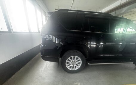 Toyota Land Cruiser Prado 150 рестайлинг 2, 2019 год, 4 300 000 рублей, 6 фотография