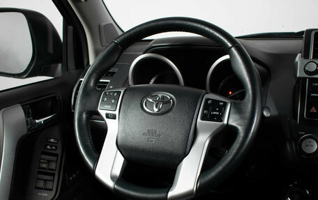 Toyota Land Cruiser Prado 150 рестайлинг 2, 2014 год, 3 697 000 рублей, 13 фотография