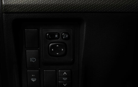 Toyota Land Cruiser Prado 150 рестайлинг 2, 2014 год, 3 697 000 рублей, 26 фотография