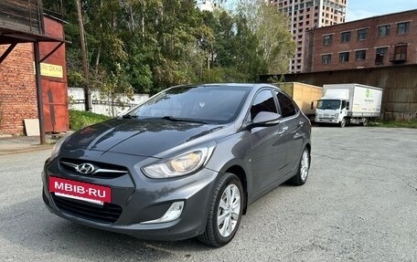 Hyundai Solaris II рестайлинг, 2011 год, 960 000 рублей, 2 фотография