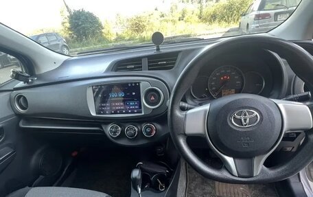Toyota Vitz, 2012 год, 635 000 рублей, 2 фотография