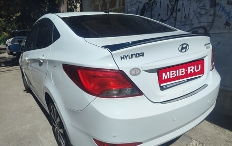 Hyundai Solaris II рестайлинг, 2015 год, 1 050 000 рублей, 5 фотография
