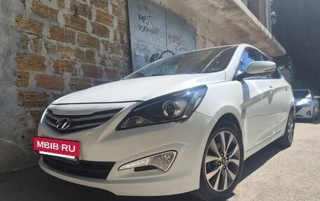 Hyundai Solaris II рестайлинг, 2015 год, 1 050 000 рублей, 2 фотография