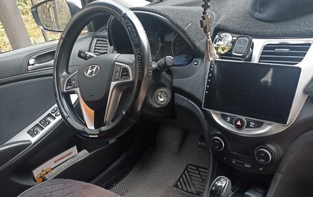 Hyundai Solaris II рестайлинг, 2015 год, 1 050 000 рублей, 13 фотография