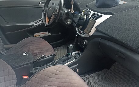 Hyundai Solaris II рестайлинг, 2015 год, 1 050 000 рублей, 12 фотография