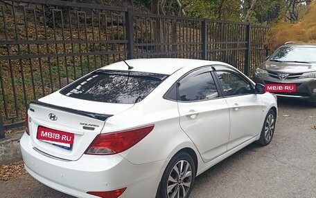 Hyundai Solaris II рестайлинг, 2015 год, 1 050 000 рублей, 10 фотография