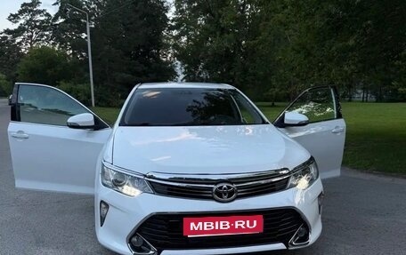Toyota Camry, 2015 год, 1 850 000 рублей, 2 фотография