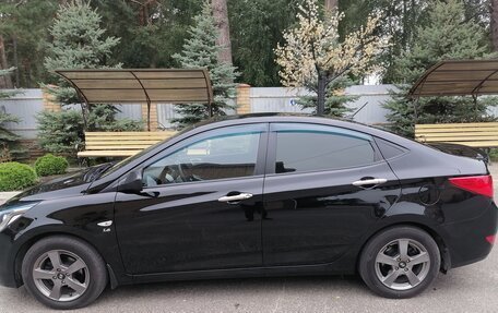 Hyundai Solaris II рестайлинг, 2015 год, 1 070 000 рублей, 2 фотография