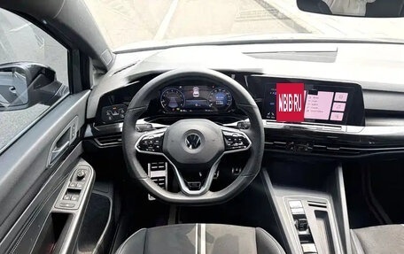 Volkswagen Golf VIII, 2023 год, 1 700 000 рублей, 5 фотография