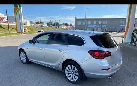 Opel Astra J, 2013 год, 850 000 рублей, 3 фотография