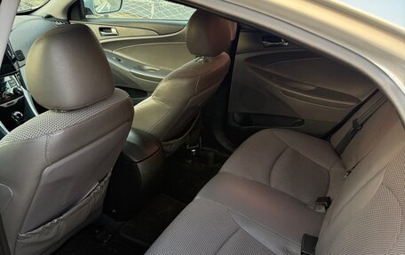 Hyundai Sonata VI, 2011 год, 790 000 рублей, 8 фотография