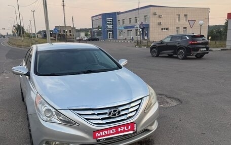 Hyundai Sonata VI, 2011 год, 790 000 рублей, 3 фотография