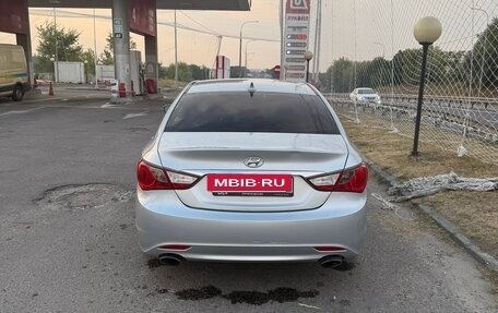 Hyundai Sonata VI, 2011 год, 790 000 рублей, 7 фотография