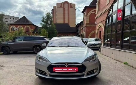 Tesla Model S I, 2012 год, 3 000 000 рублей, 2 фотография