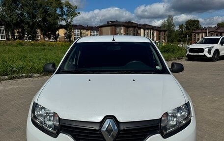 Renault Logan II, 2015 год, 645 000 рублей, 4 фотография
