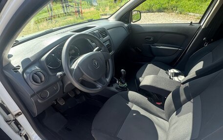 Renault Logan II, 2015 год, 645 000 рублей, 12 фотография