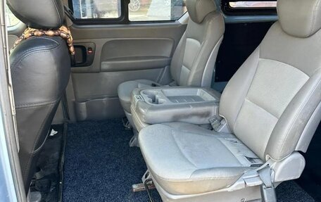 Hyundai Grand Starex Grand Starex I рестайлинг 2, 2011 год, 999 000 рублей, 23 фотография