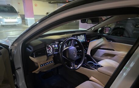 Toyota Camry, 2021 год, 3 555 000 рублей, 10 фотография