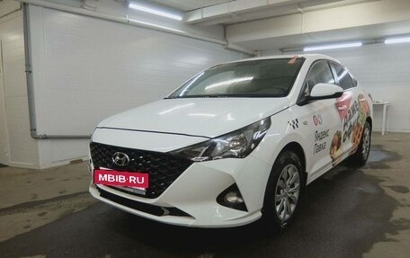 Hyundai Solaris II рестайлинг, 2021 год, 900 000 рублей, 2 фотография