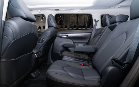 Toyota Highlander, 2026 год, 5 690 000 рублей, 29 фотография