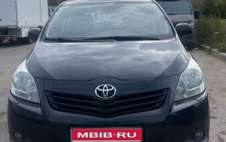 Toyota Verso I, 2011 год, 1 099 999 рублей, 1 фотография