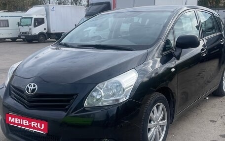 Toyota Verso I, 2011 год, 1 099 999 рублей, 2 фотография