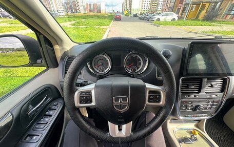 Dodge Caravan V, 2011 год, 1 000 000 рублей, 11 фотография