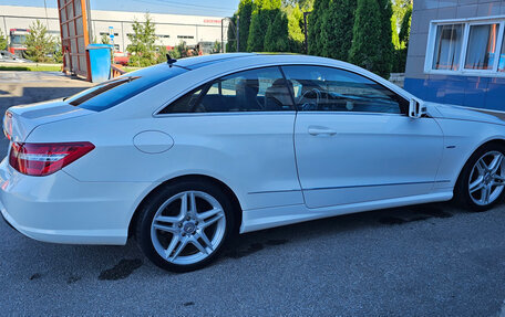 Mercedes-Benz E-Класс, 2011 год, 1 300 000 рублей, 2 фотография