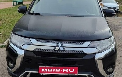 Mitsubishi Outlander III рестайлинг 3, 2019 год, 1 850 000 рублей, 1 фотография