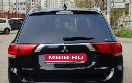 Mitsubishi Outlander III рестайлинг 3, 2019 год, 1 850 000 рублей, 2 фотография