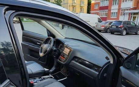Mitsubishi Outlander III рестайлинг 3, 2019 год, 1 850 000 рублей, 10 фотография