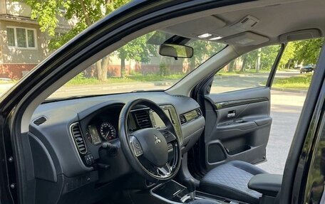 Mitsubishi Outlander III рестайлинг 3, 2019 год, 1 850 000 рублей, 12 фотография