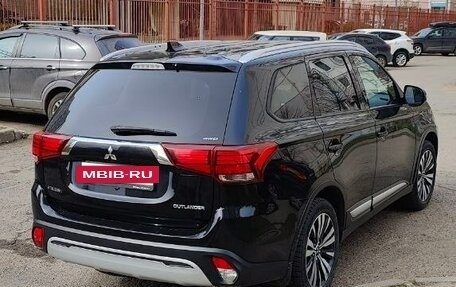Mitsubishi Outlander III рестайлинг 3, 2019 год, 1 850 000 рублей, 5 фотография
