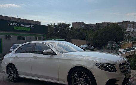 Mercedes-Benz E-Класс, 2020 год, 3 850 000 рублей, 4 фотография