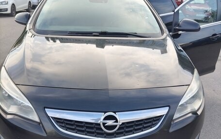 Opel Astra J, 2011 год, 635 000 рублей, 2 фотография