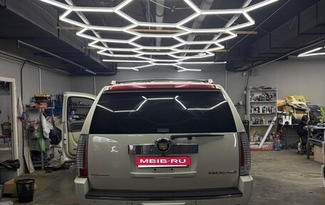 Cadillac Escalade III, 2010 год, 1 550 000 рублей, 14 фотография