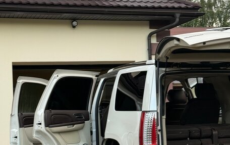 Cadillac Escalade III, 2010 год, 1 550 000 рублей, 30 фотография