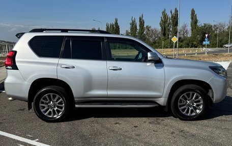 Toyota Land Cruiser Prado 150 рестайлинг 2, 2018 год, 4 400 000 рублей, 8 фотография