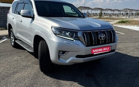 Toyota Land Cruiser Prado 150 рестайлинг 2, 2018 год, 4 400 000 рублей, 3 фотография