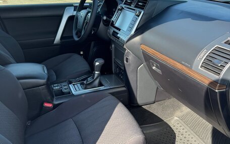 Toyota Land Cruiser Prado 150 рестайлинг 2, 2018 год, 4 400 000 рублей, 26 фотография